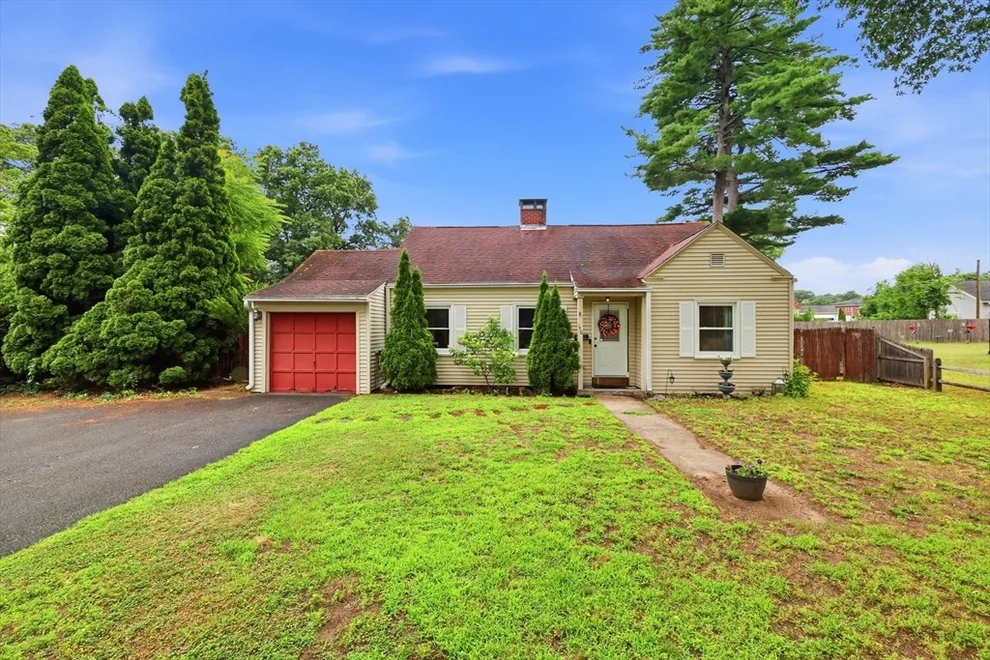 Unit for sale at 170 Brittany Rd, Springfield, MA 01151