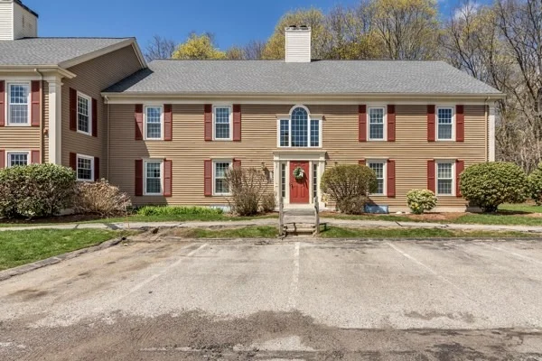 Unit for sale at 35 Essex Green Ln, Peabody, MA 01960