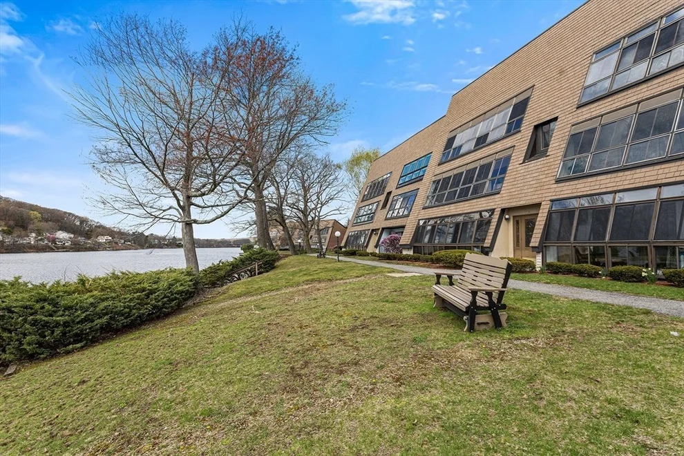 Unit for sale at 7 Eaglehead Ter, Shrewsbury, MA 01545