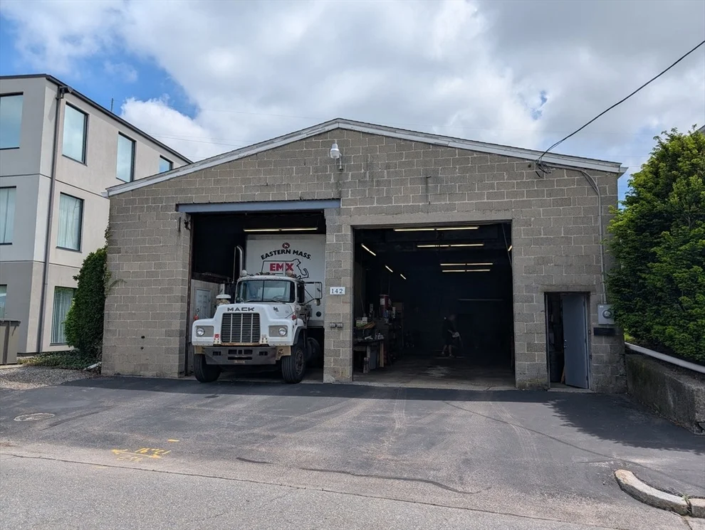 Unit for sale at 142 W Boylston Dr, Worcester, MA 01606