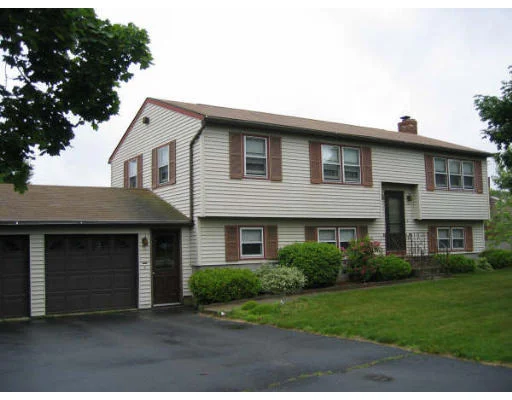Unit for sale at 182 Jackson St, Holden, MA 01522