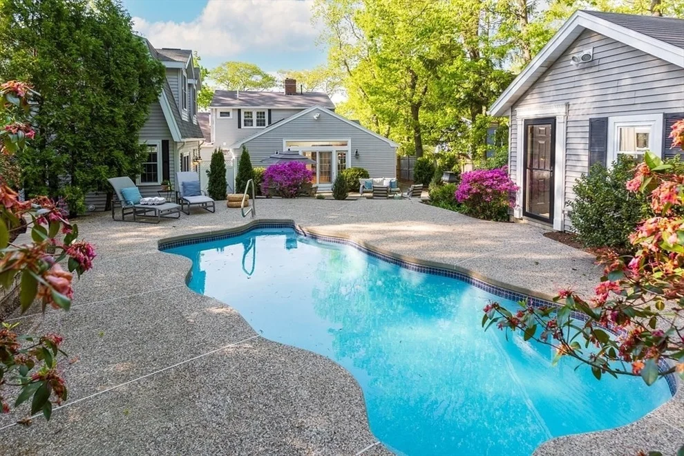 Unit for sale at 27 Roundwood Rd, Newton, MA 02464