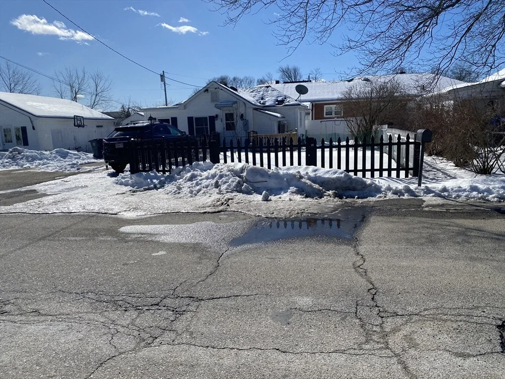 Unit for sale at 5 Thornton Ave, Methuen, MA 01844