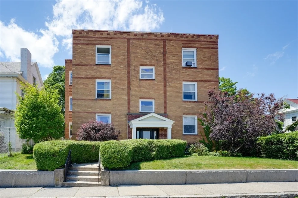 Unit for sale at 31 Chestnut St, Worcester, MA 01609