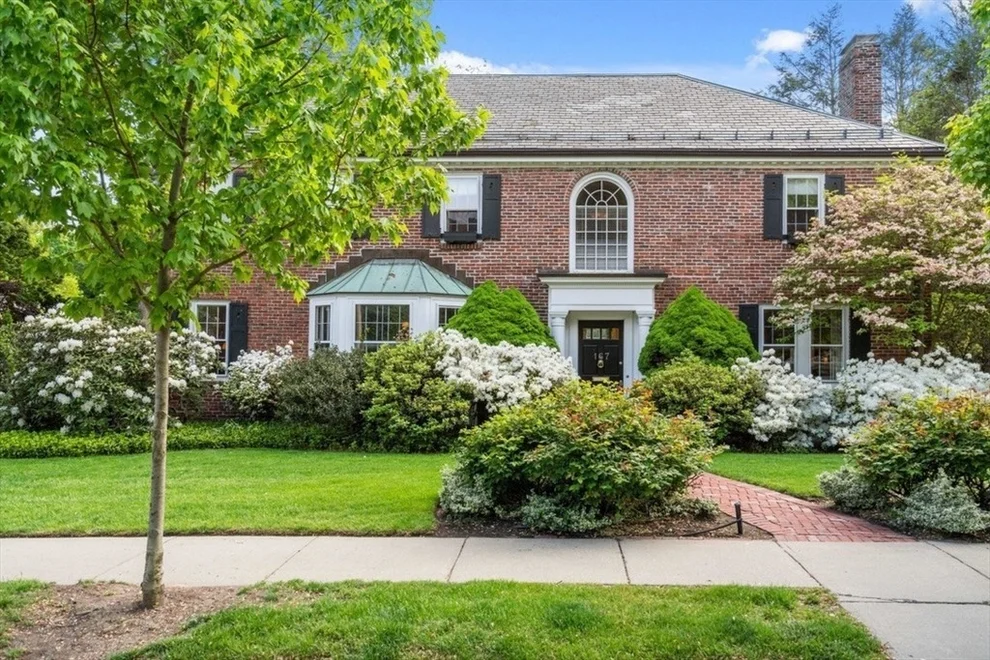 Unit for sale at 167 Willard Rd, Brookline, MA 02445