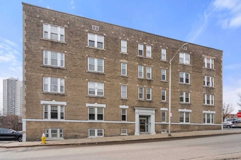 Unit for sale at 6 Chatham Pl, Worcester, MA 01609