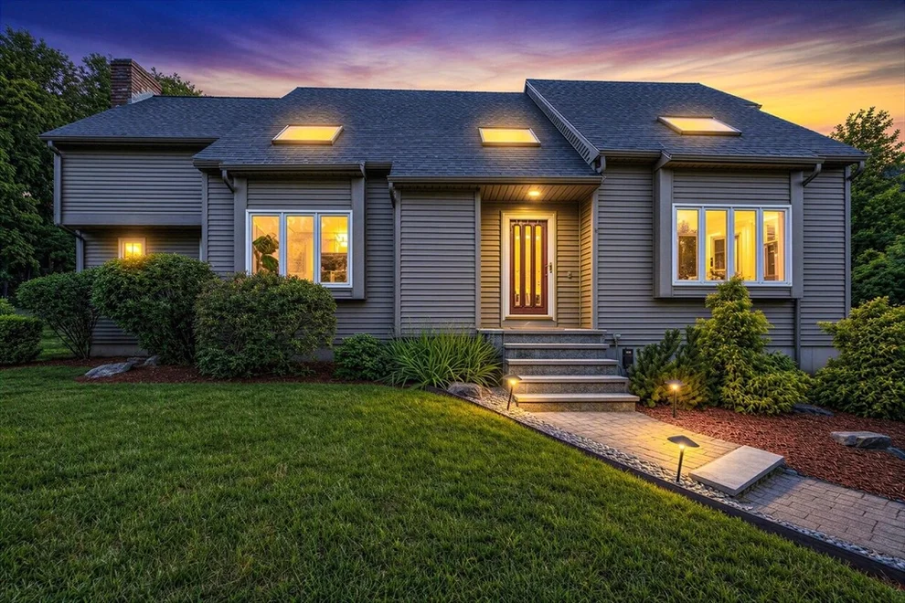 Unit for sale at 61 Beverly Hill Dr, Shrewsbury, MA 01545