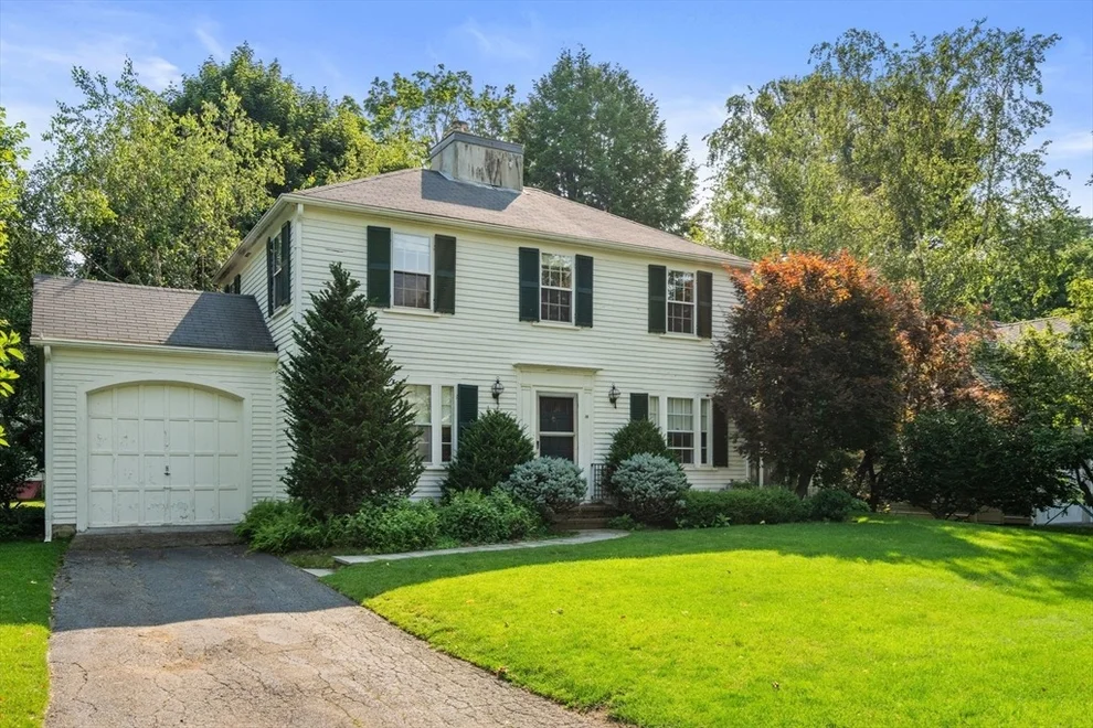 Unit for sale at 10 Wilde Rd, Wellesley, MA 02481