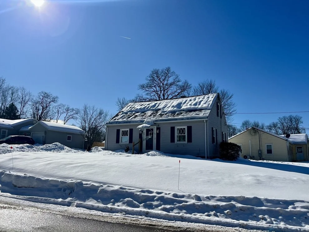 Unit for sale at 112 W Canton Cir, Springfield, MA 01104