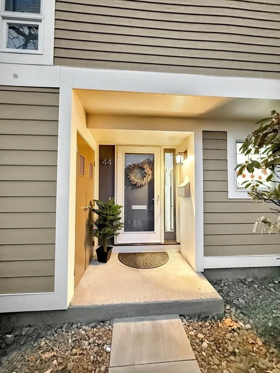 Unit for sale at 11 Oak St, Wellesley, MA 02482