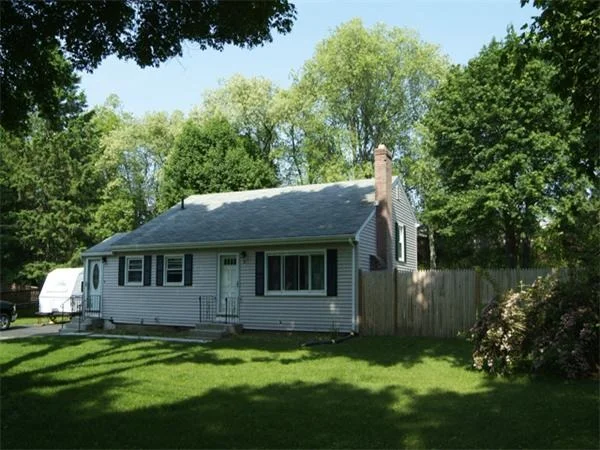 Unit for sale at 71 Conlyn Ave, Franklin, MA 02038