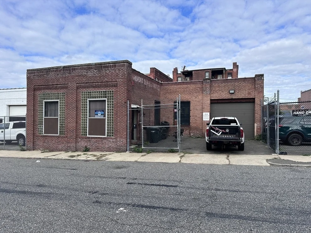Unit for sale at 54 Winter St, Springfield, MA 01103