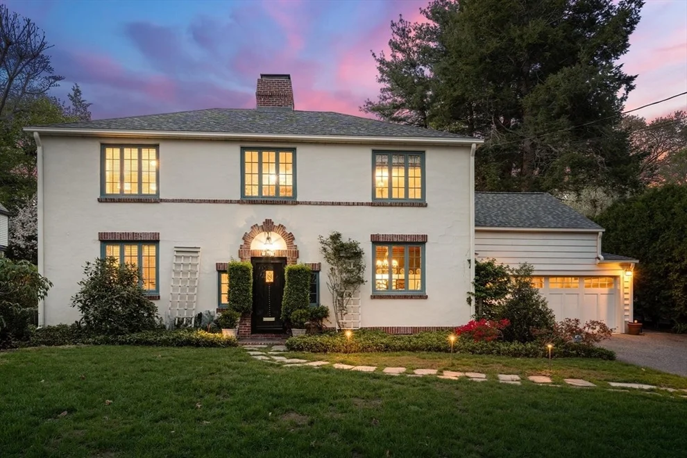 Unit for sale at 286 Quinobequin Rd, Newton, MA 02468