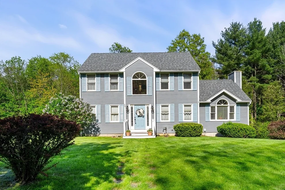 Unit for sale at 11 Hammond Farm Rd, Haverhill, MA 01832