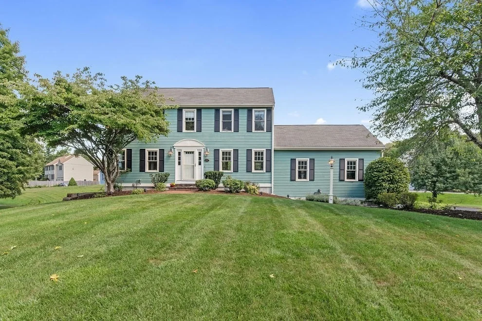Unit for sale at 264 Bay Rd, Easton, MA 02334