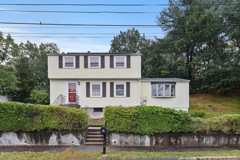 Unit for sale at 9 Pond Ter, Woburn, MA 01801