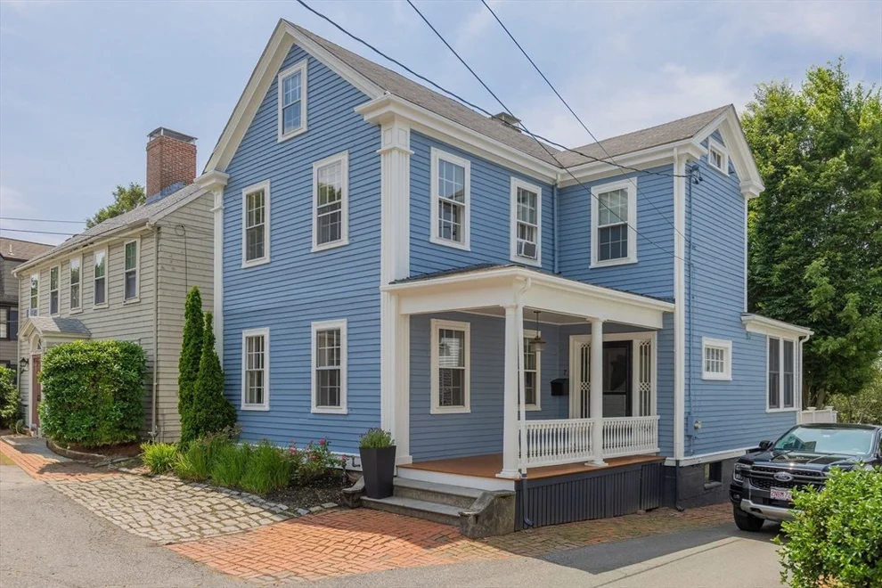 Unit for sale at 7 Waldron Ct, Marblehead, MA 01945