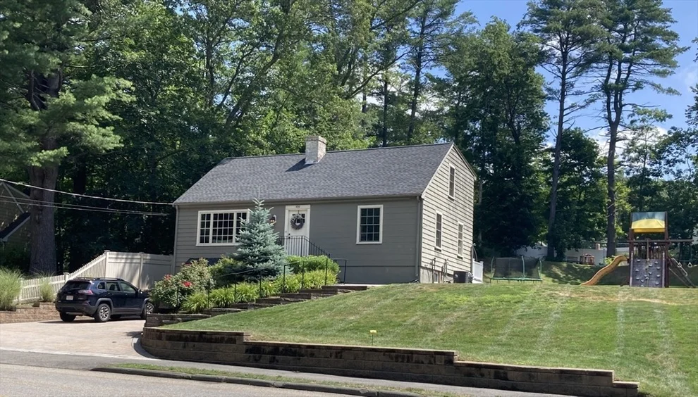 Unit for sale at 909 Main St, Lynnfield, MA 01940