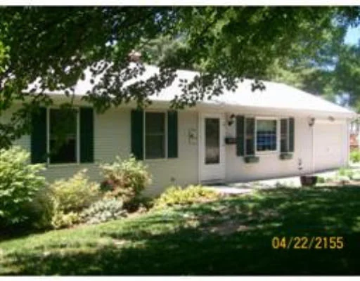 Unit for sale at 8 Crestwood Ave, Plainville, MA 02762