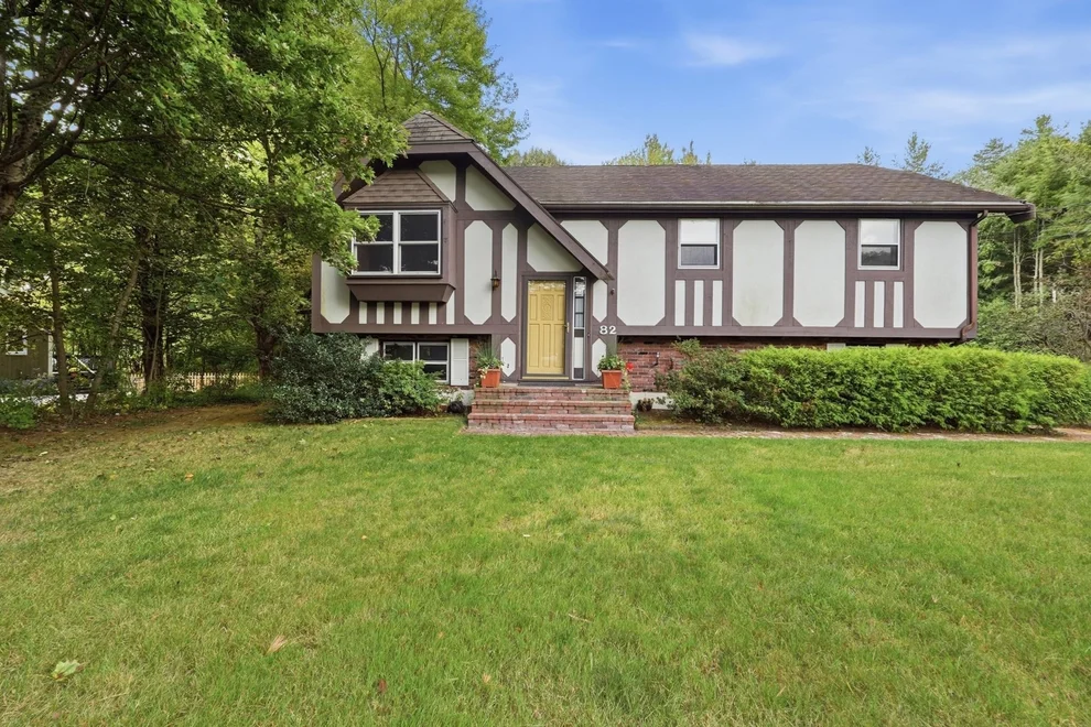 Unit for sale at 82 West St, Douglas, MA 01516