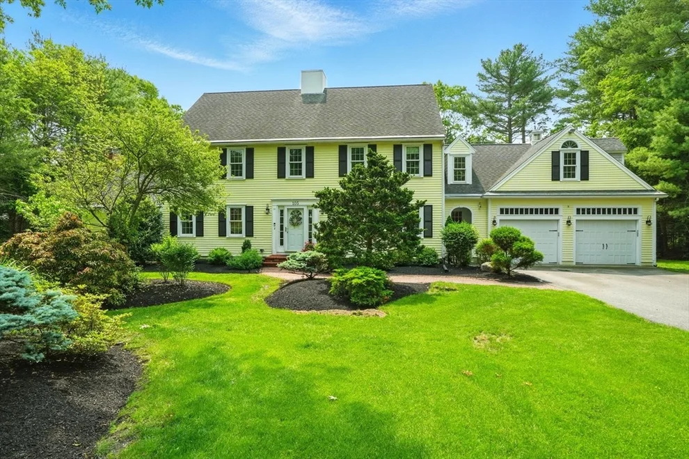 Unit for sale at 105 Old Barn Path, Marshfield, MA 02050