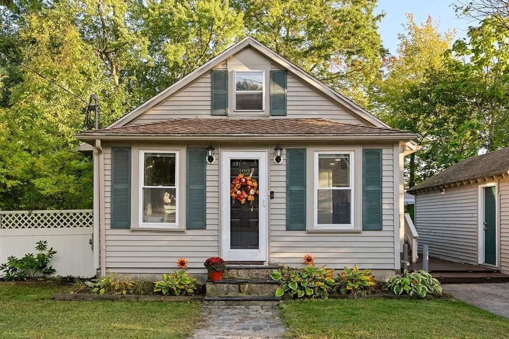Unit for sale at 122 Reed Street, Rockland, MA 02370