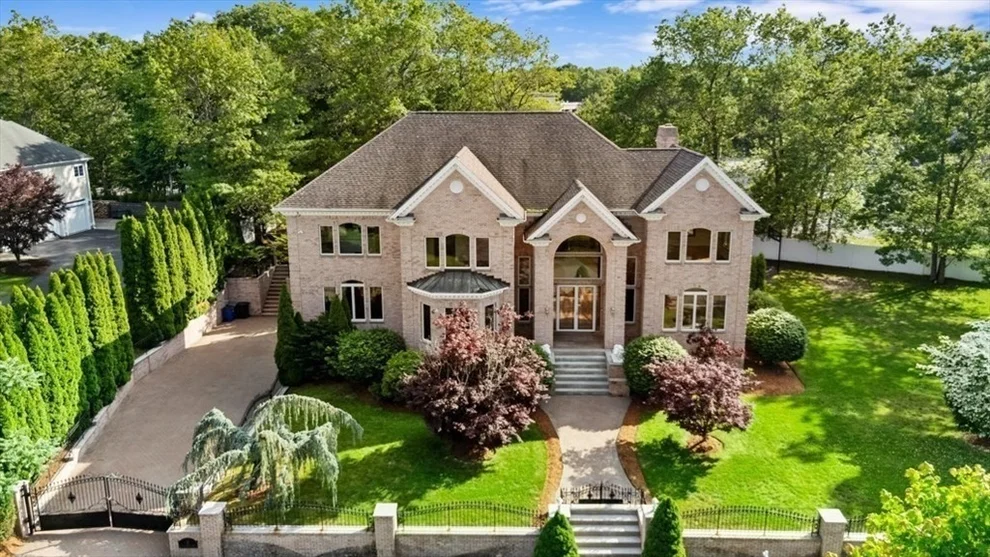 Unit for sale at 5 Stagecoach, Lynnfield, MA 01940