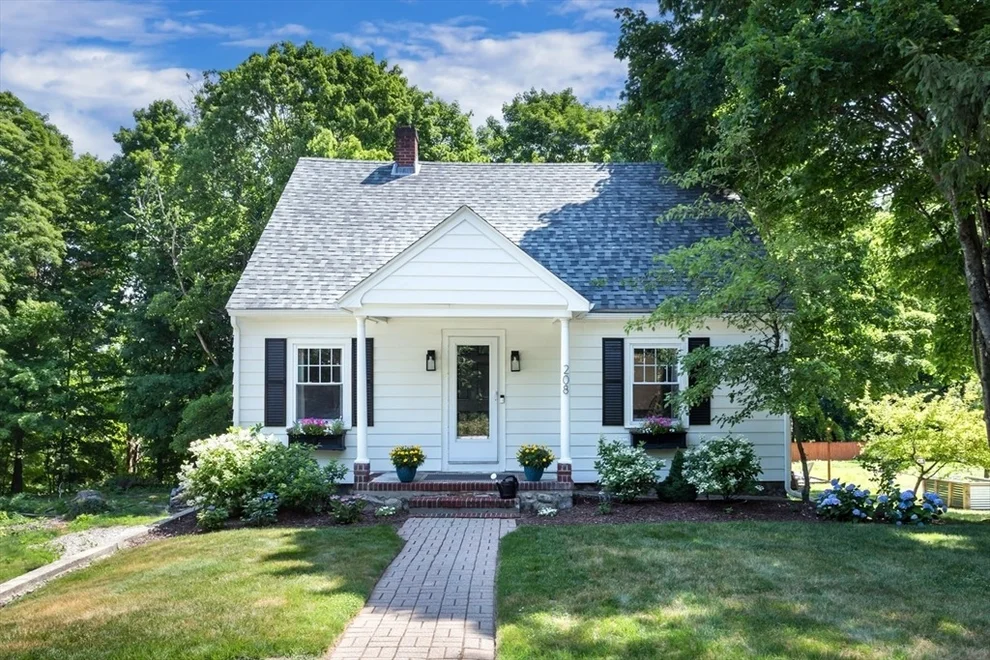 Unit for sale at 208 S Main St, Hopedale, MA 01747