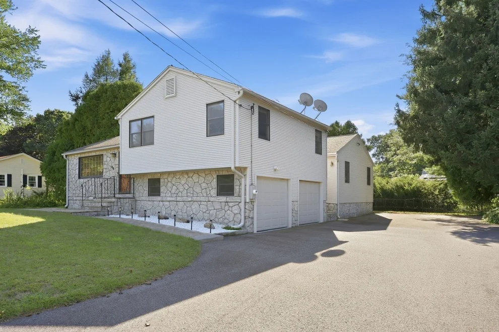 Unit for sale at 98 Meadowlark Dr, Longmeadow, MA 01106