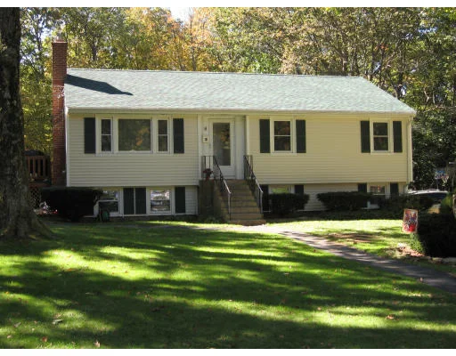 Unit for sale at 8 Holbrook Lane, Paxton, MA 01612