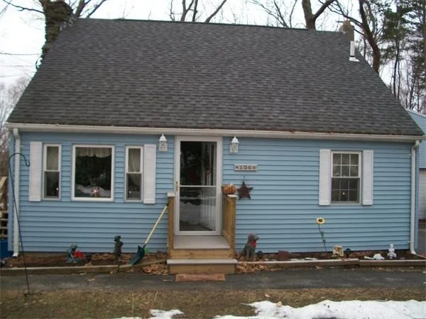 Unit for sale at 156 Lippitt Ave, Cumberland, RI 02864