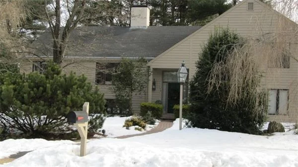 Unit for sale at 148 Eastway, Reading, MA 01867