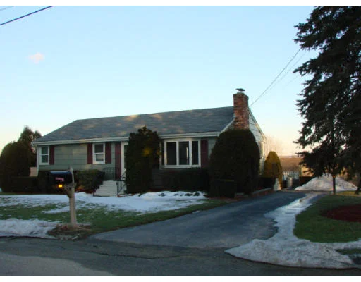 Unit for sale at 63 Viking Dr, Portsmouth, RI 02871