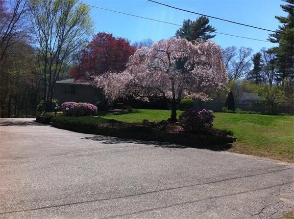 Unit for sale at 4 Little Pine Trl, Hingham, MA 02043