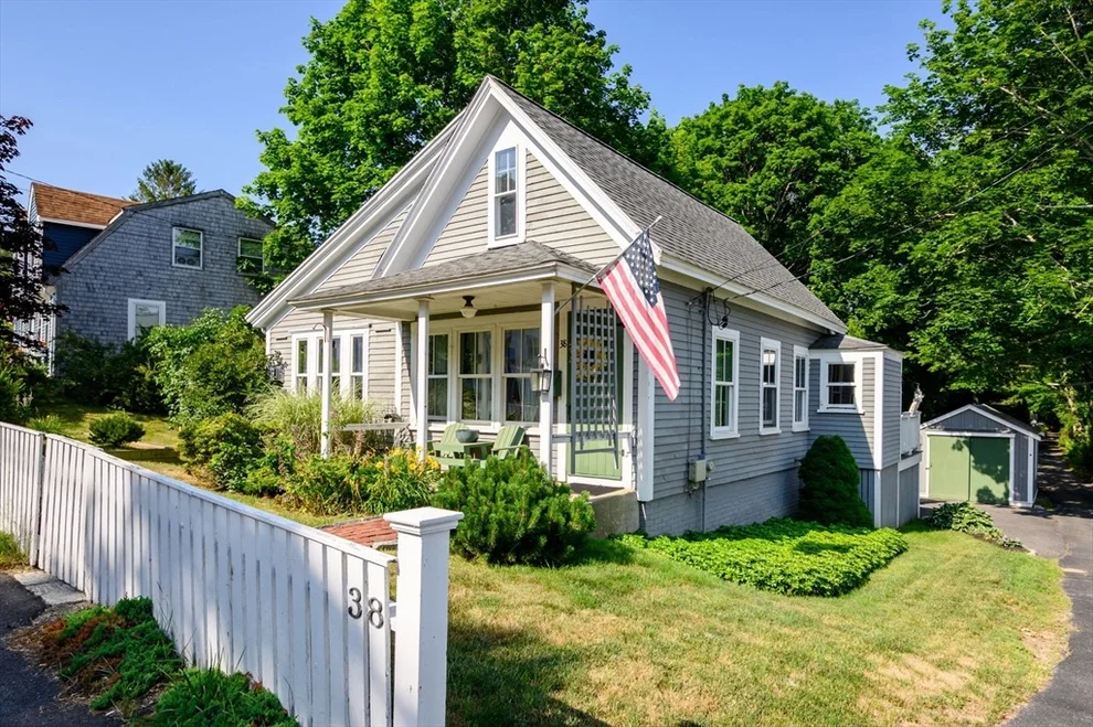 Unit for sale at 38 Summer St, Kingston, MA 02364