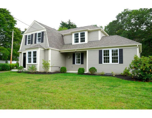 Unit for sale at 39 Oak St, Norwell, MA 02061