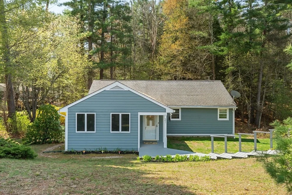 Unit for sale at 21 Dug Hill Rd, Holland, MA 01521