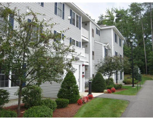 Unit for sale at 4 Cestview Circle, Londonderry, NH 03053