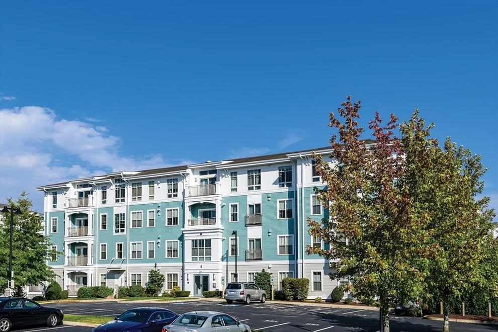 Unit for sale at 4 Repton Cir, Watertown, MA 02472