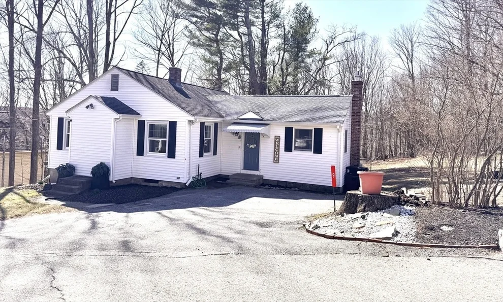 Unit for sale at 9 Redfield Rd, Leicester, MA 01611