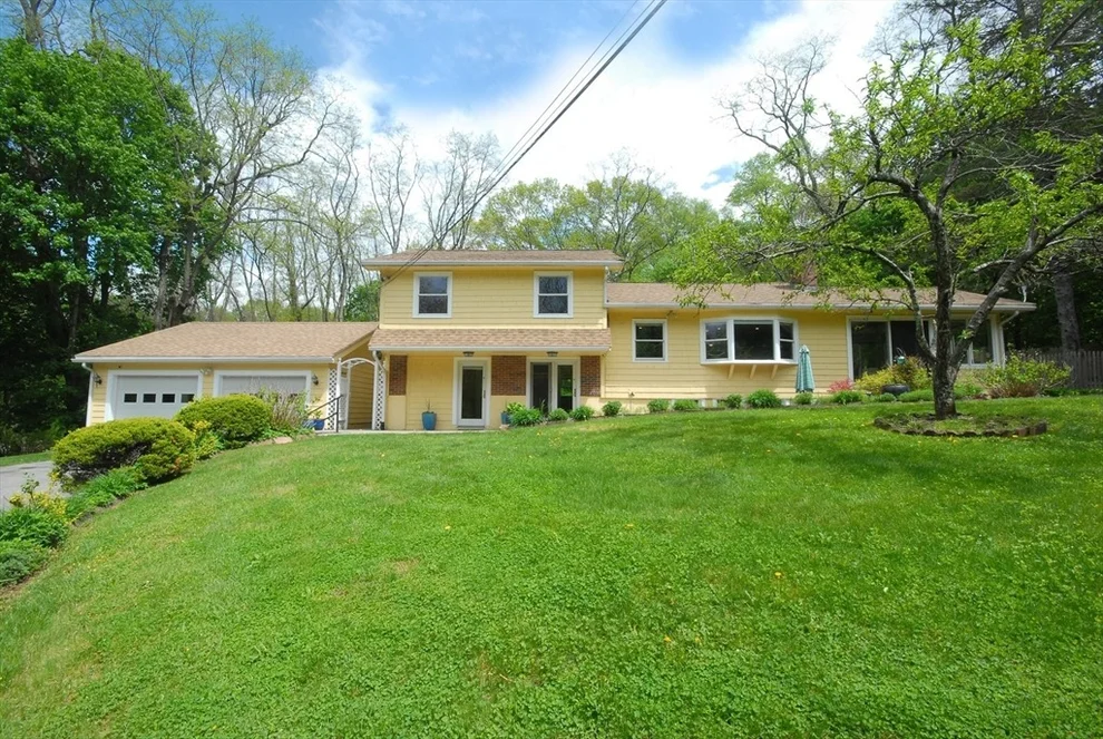 Unit for sale at 15 Sunnyside Ln, Lincoln, MA 01773