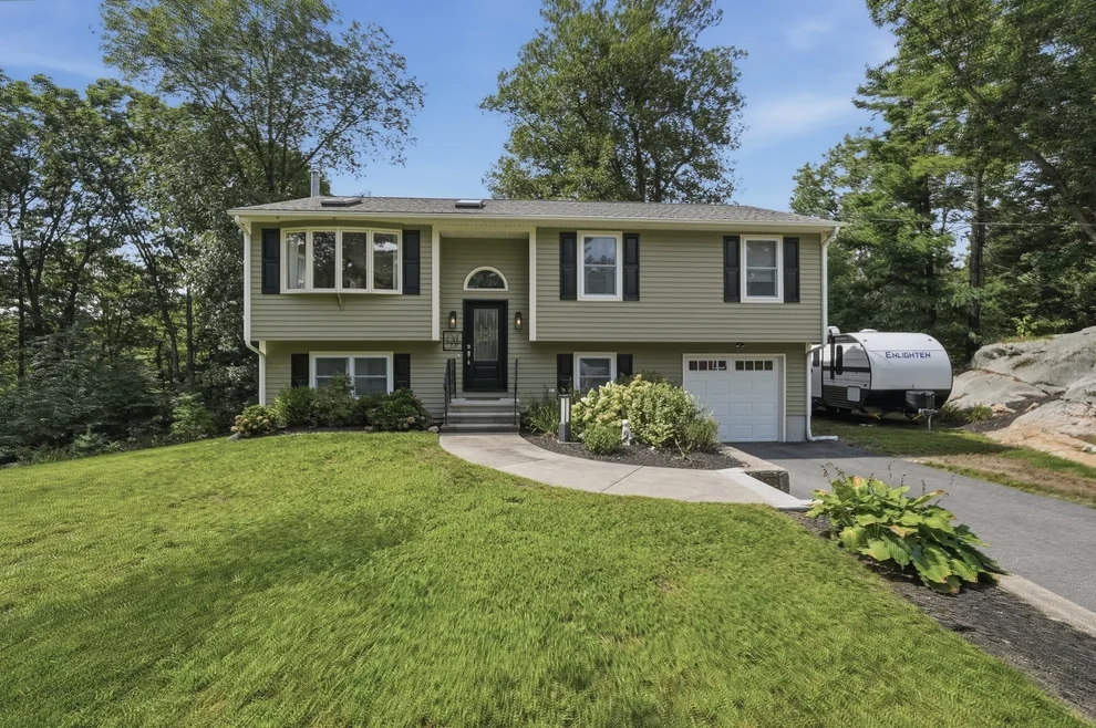 Unit for sale at 32 Mountaindale Rd, Smithfield, RI 02917