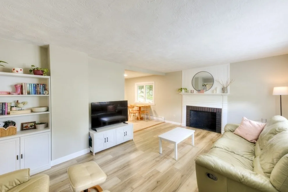 Unit for sale at 154 Boylston Street, Shrewsbury, MA 01545