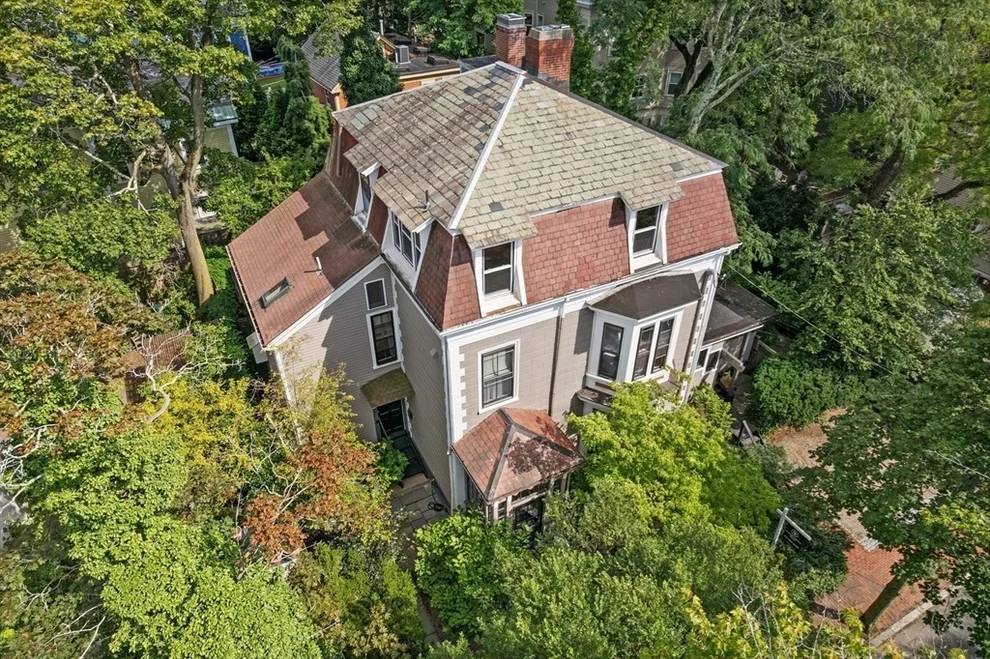 Unit for sale at 32 Hawthorn St, Cambridge, MA 02138