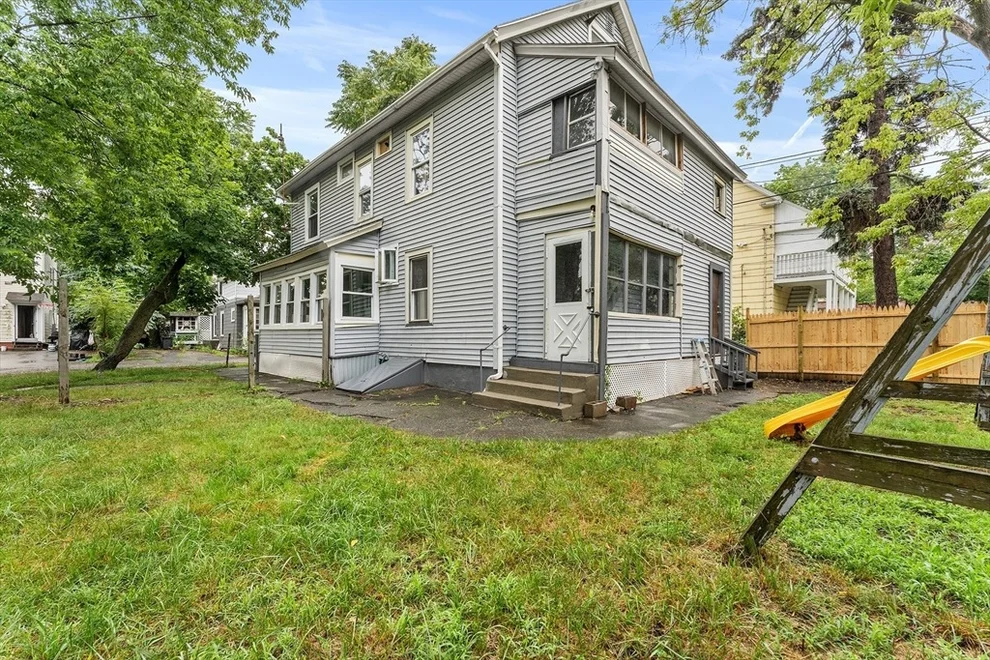 Unit for sale at 2 Hacker Ct, Worcester, MA 01603