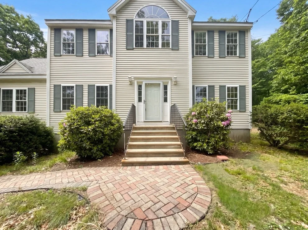Unit for sale at 14 Smith Rd, Sutton, MA 01590