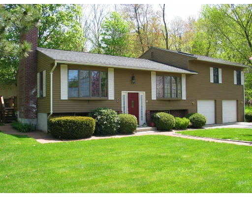 Unit for sale at 25 Liberty Dr, Shrewsbury, MA 01545