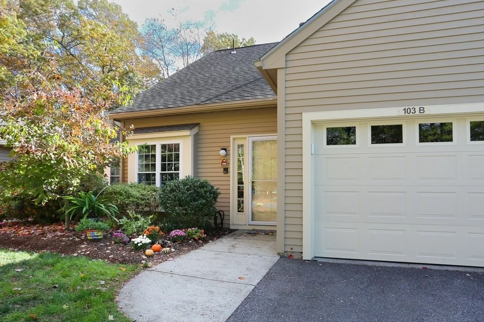 Unit for sale at 103 Ridgefield Cir, Clinton, MA 01510
