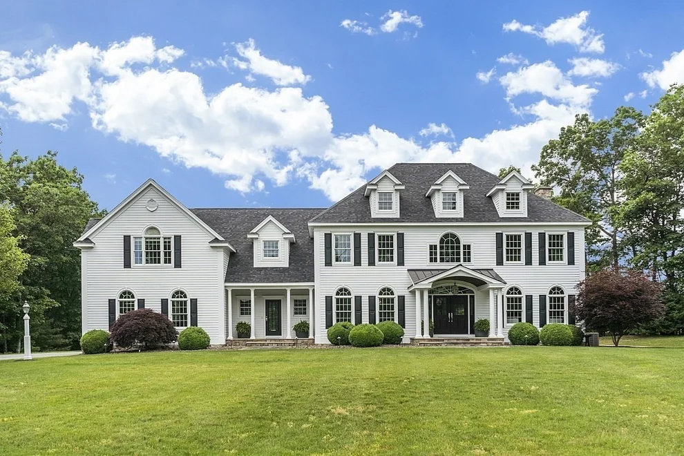 Unit for sale at 17 Bennington Rd, Windham, NH 03087