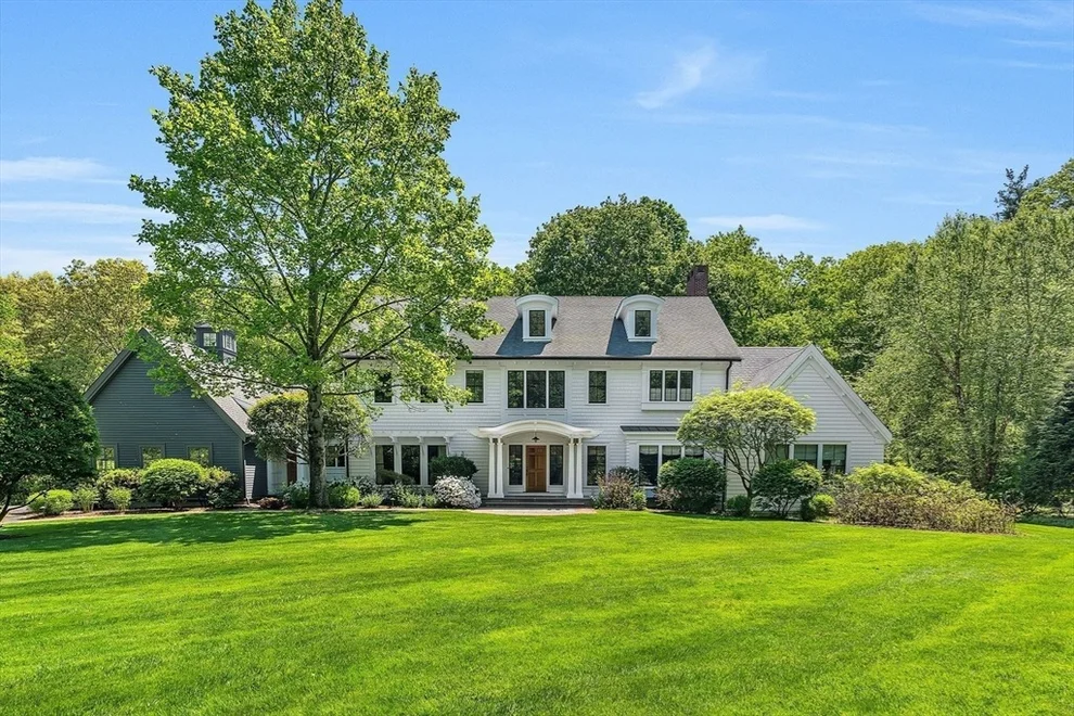 Unit for sale at 10 Chandler Circle, Weston, MA 02493
